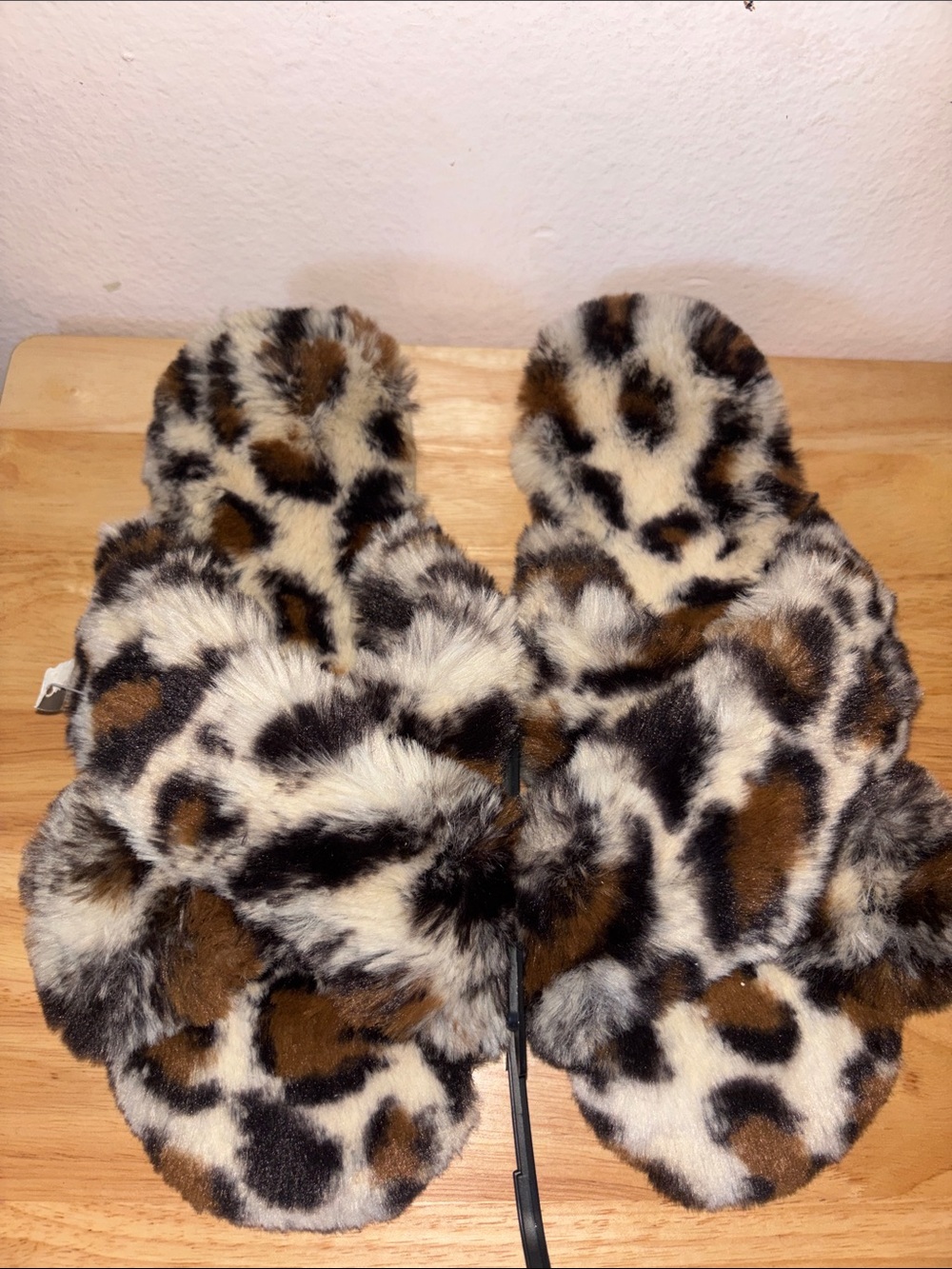 Woman’s Faux Fur Leopard Print Slide Slippers Size 7/8 NWT